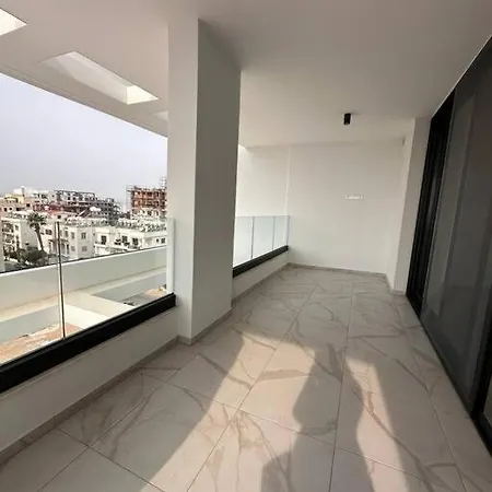 Appartamento Cozy 3 Bedroom 300m From The Sea Larnaca