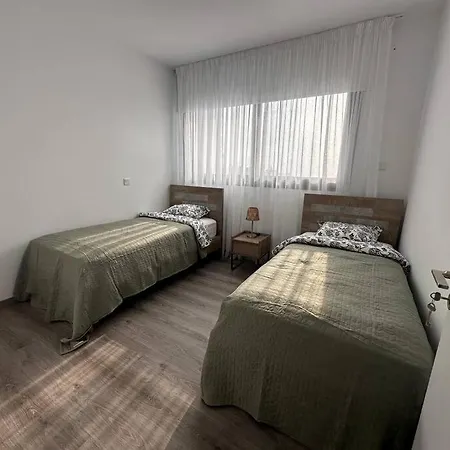 Appartamento Cozy 3 Bedroom 300m From The Sea