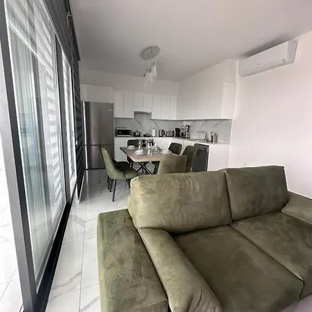 Cozy 3 Bedroom 300m From The Sea Appartamento Larnaca