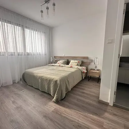 Cozy 3 Bedroom 300m From The Sea Larnaca