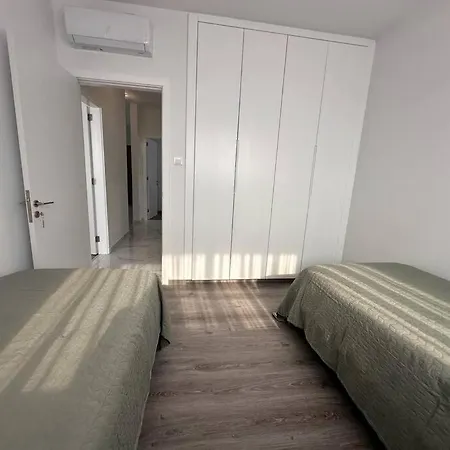 Cozy 3 Bedroom 300m From The Sea Larnaca