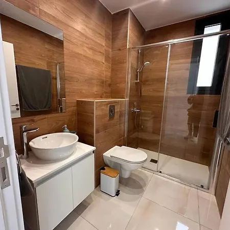 Appartamento Cozy 3 Bedroom 300m From The Sea